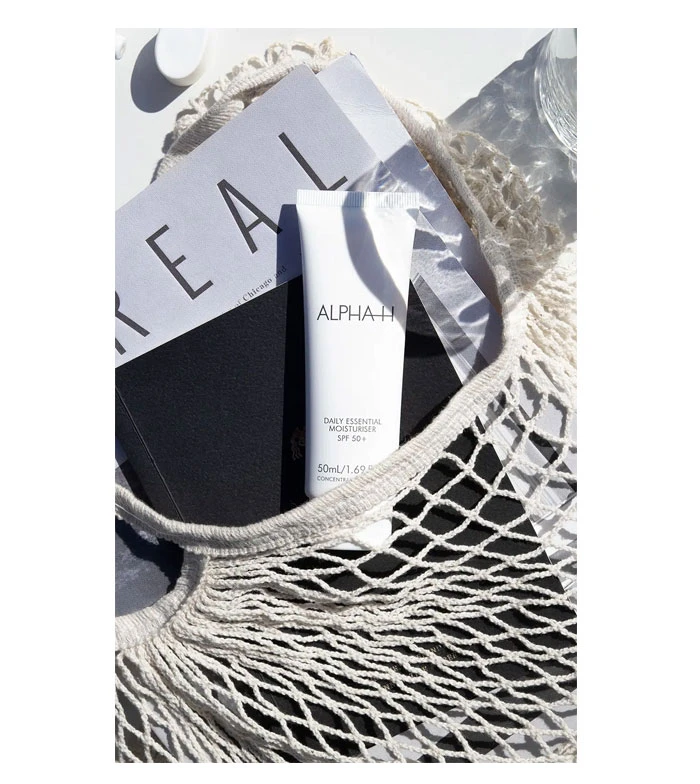 Alpha-H - Écran Solaire Daily Essential Moisturiser SPF 50+ Avec Vitamine E 4 Alpha-H - Écran Solaire Daily Essential Moisturiser SPF 50+ Avec Vitamine E – Image 4
