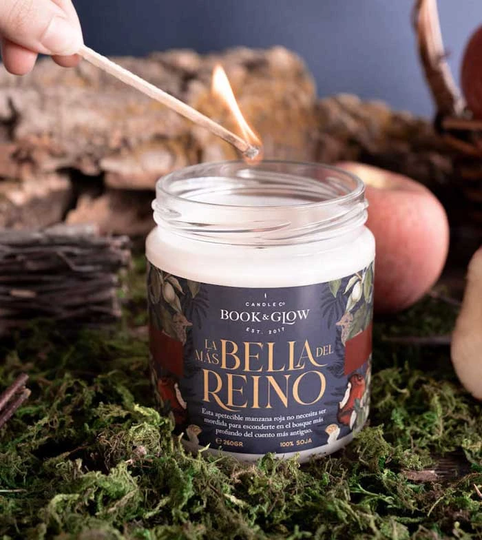 Book And Glow - *Mundos Extraordinarios* - Bougie De Soja - La Más Bella Del Reino 3 Book And Glow - *Mundos Extraordinarios* - Bougie De Soja - La Más Bella Del Reino – Image 3
