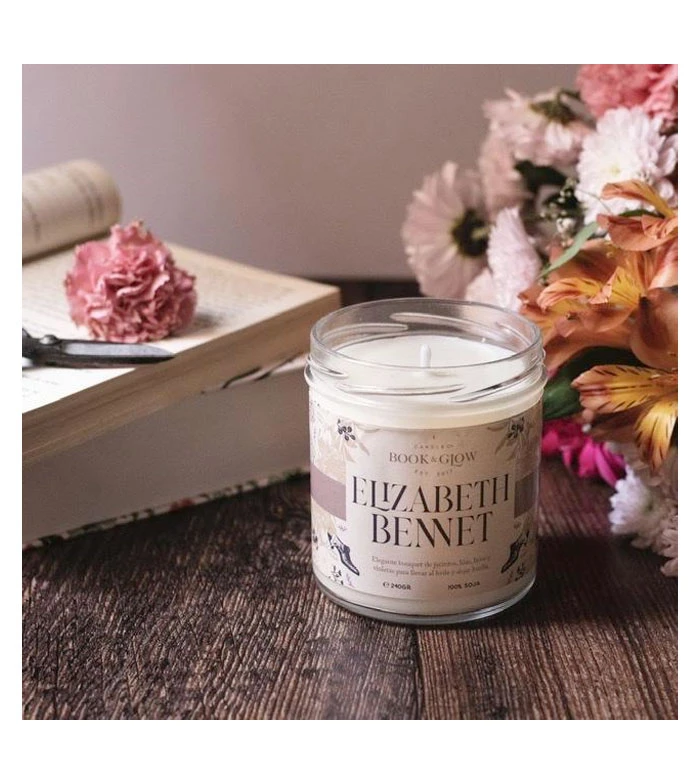 Book And Glow - *Remarkable Worlds* - Bougie De Soja Végétalienne - Elizabeth Bennet 2 Book And Glow - *Remarkable Worlds* - Bougie De Soja Végétalienne - Elizabeth Bennet – Image 2