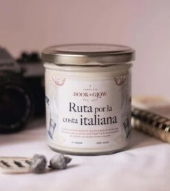 Book And Glow - *Wanderlust* - Bougie De Soja - Ruta Por La Costa Italiana -Cosmétiques Chic Promos Magasin book and glow vela de soja coleccion de wanderlust ruta por la costa italiana 3 25311