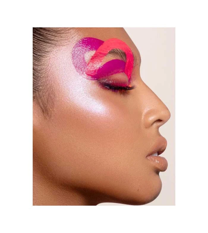 Danessa Myricks - Illuminateur Liquide Pour Le Visage Et Le Corps Illuminating Veil - Starlight 3 Danessa Myricks - Illuminateur Liquide Pour Le Visage Et Le Corps Illuminating Veil - Starlight – Image 3