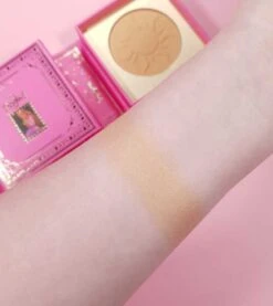 I Heart Revolution - *I Heart Revolution X Disney* - Highlighter En Poudre Fairytale - Tangled -Cosmétiques Chic Promos Magasin i heart revolution i heart revolution x disney iluminador en polvo fairytale tangled 4 68868