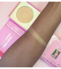 I Heart Revolution - *I Heart Revolution X Disney* - Highlighter En Poudre Fairytale - Tangled -Cosmétiques Chic Promos Magasin i heart revolution i heart revolution x disney iluminador en polvo fairytale tangled 5 68868