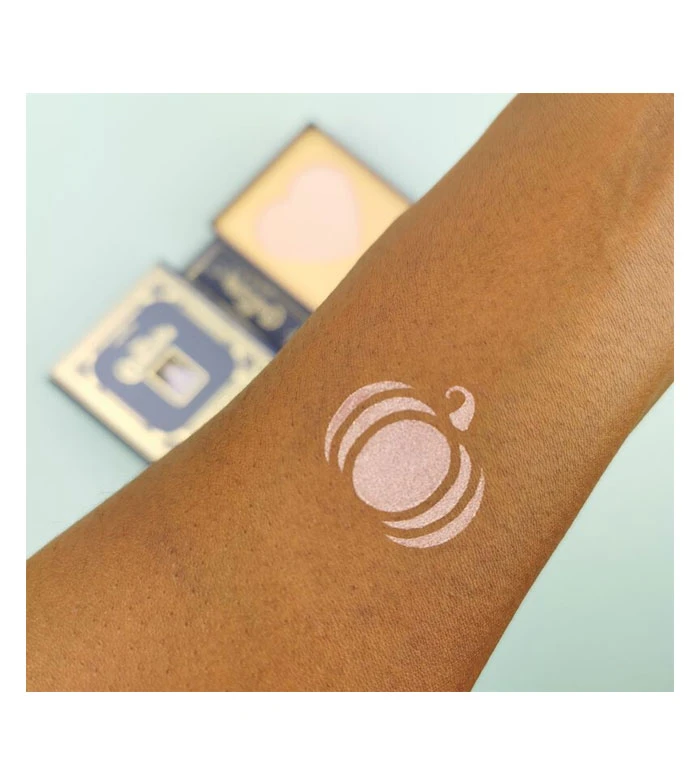 I Heart Revolution - *I Heart Revolution X Disney* - Highlighter En Poudre Storybook - Cinderella 5 I Heart Revolution - *I Heart Revolution X Disney* - Highlighter En Poudre Storybook - Cinderella – Image 5