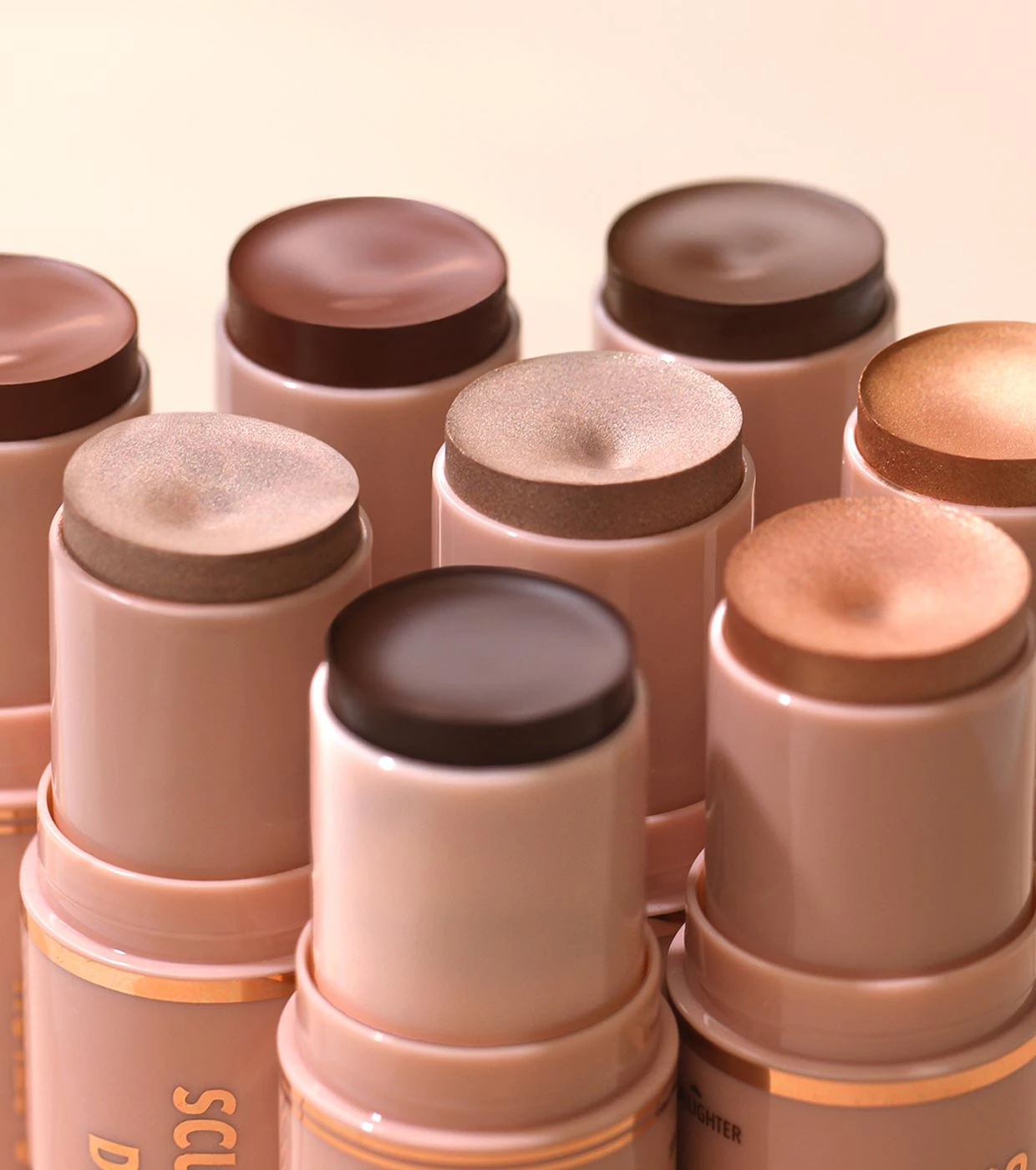 Moira - Duo Stick Sculpt & Glow Contour Et Surligneur - 200: Let's Beach It Up 4 Moira - Duo Stick Sculpt & Glow Contour Et Surligneur - 200: Let's Beach It Up – Image 4