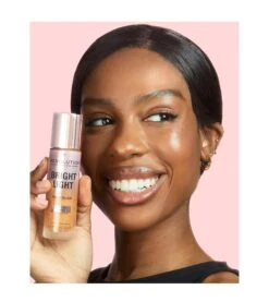 Makeup Revolution Revolution - Fond De Teint Polyvalent Bright Light Face Glow - Radiance Tan -Cosmétiques Chic Promos Magasin revolution iluminador facial bright light radiance tan 5 78660