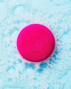 Revolution Skincare - Brosse Nettoyante Pour Le Visage En Silicone à Alimentation Sonique Rechargeable Par USB -Cosmétiques Chic Promos Magasin revolution skincare cepillo limpiador facial de silicona y con potencia sonica con usb recargable 4 65460