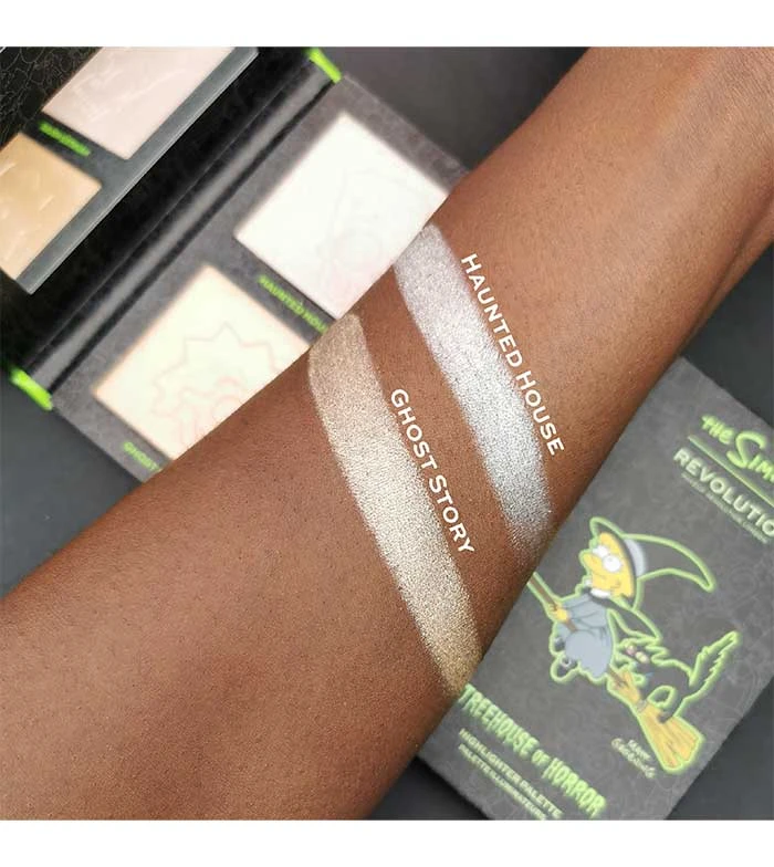 Makeup Revolution Revolution - *The Simpsons* - Mini Palette De Highlighters - Witch Lisa 3 Makeup Revolution Revolution - *The Simpsons* - Mini Palette De Highlighters - Witch Lisa – Image 3